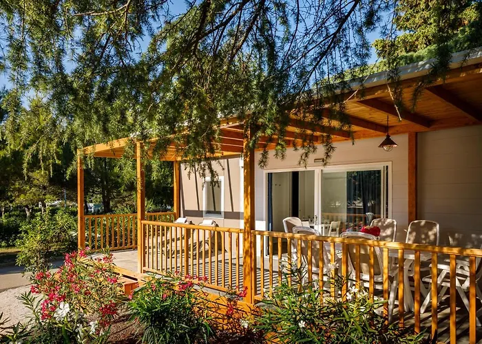 홀리데이파크 Maistra Porto Sole Mobile Homes 브르사르